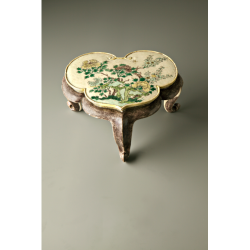 907. Lingzhi Table